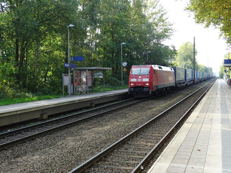 Güter aus dem Stau auf die Schiene – Transporte effizient kombinieren !