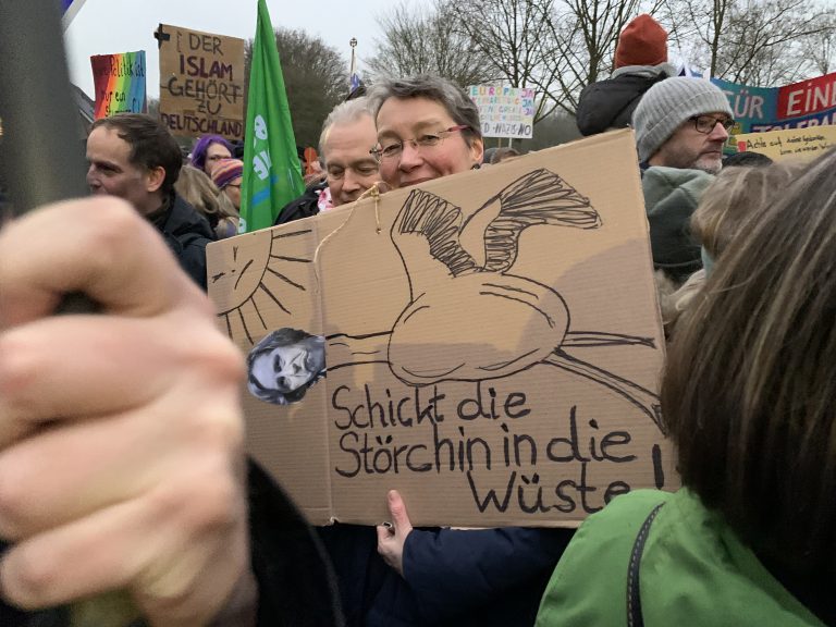 Starkes Zeichen gegen Rechts in Oedt!